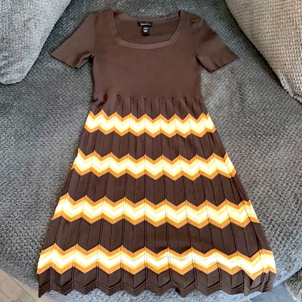 Dress - Picture 1 of 5
